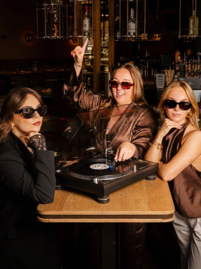 Las Chicas